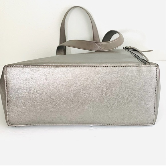 Neiman Marcus Metallic Gray Tote Good Condition💗🎉HP🎊🎁 - Picture 8 of 14